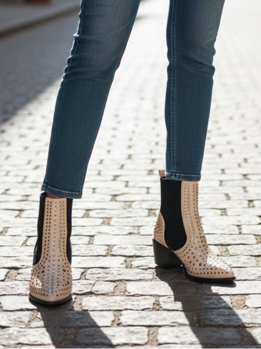 SHU SHOP Zsa Zsa Pointed Toe Western Inspired Ankle Boots Cream Black Size 8-1/2 - Picture 6 of 6